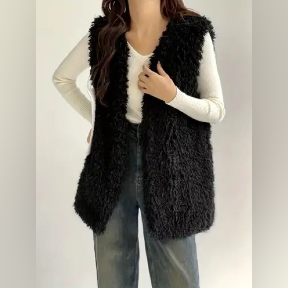 MADDEN GIRL faux fur black vest - Picture 3 of 16